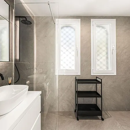 Cozy Townhouse With Rooftop Terrace And Pool Casa vacanze