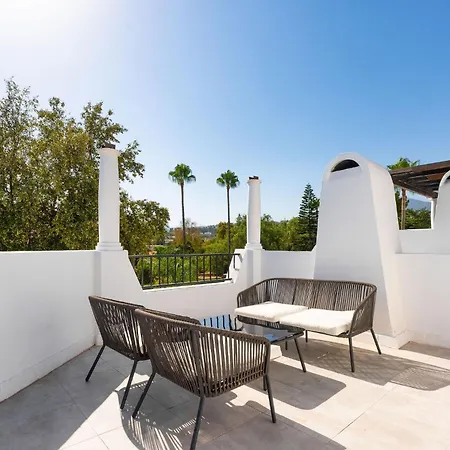 Cozy Townhouse With Rooftop Terrace And Pool Marbella