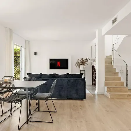 Cozy Townhouse With Rooftop Terrace And Pool Tatil Evi *