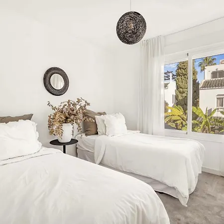 Cozy Townhouse With Rooftop Terrace And Pool Vakantiehuis *