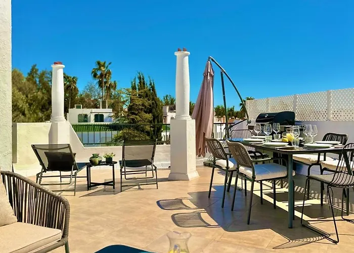 Tatil Evi Cozy Townhouse With Rooftop Terrace And Pool Marbella