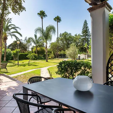 Cozy Townhouse With Rooftop Terrace And Pool Feriehus