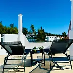 Hébergement de vacances Cozy Townhouse With Rooftop Terrace And Pool Marbellac