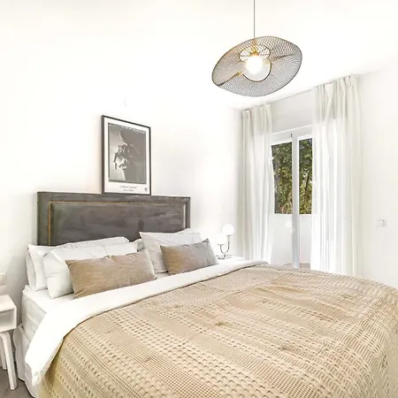 Cozy Townhouse With Rooftop Terrace And Pool